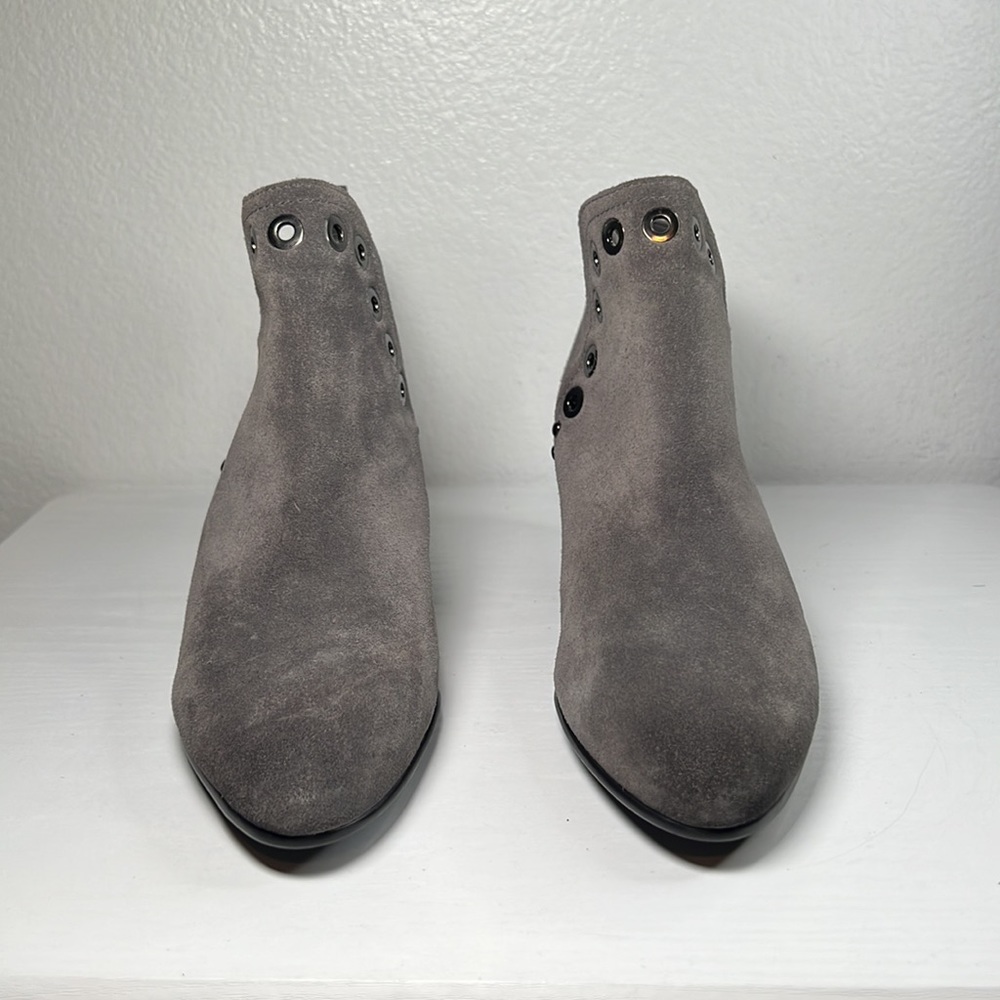 Sam Edelman Rubin Women's Gray Eyelet Leather Ankle Bootie Cuban Heels Size 8 - Picture 3 of 16